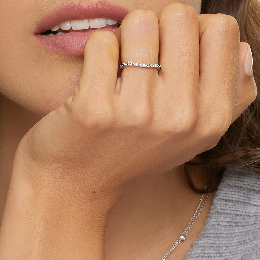 Curved Diamond Ring (1/6 ct. tw.) Platinum Wedding Band